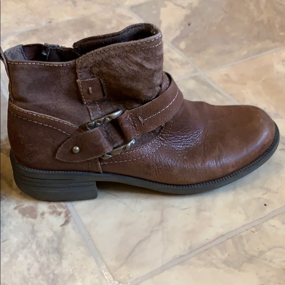 Earth origins ankle bootie
